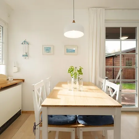 Holiday home Haeuschen Rita Lenste
